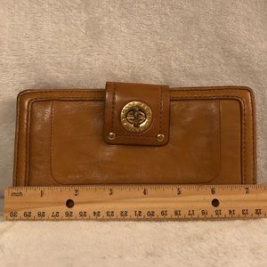 Marc by marc jacobs turnlock clutch wallet tan